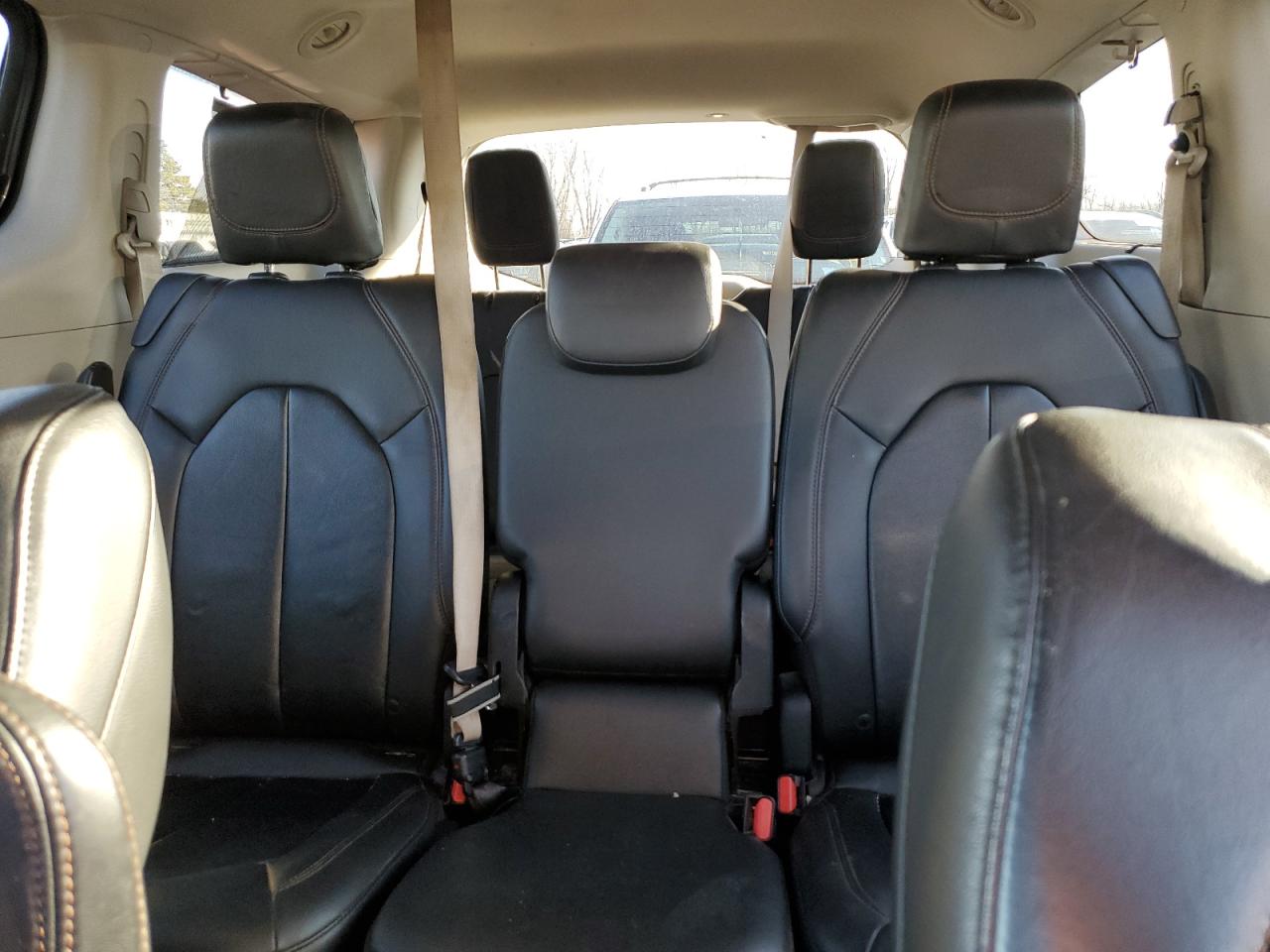 2017 Chrysler Pacifica - Image 10