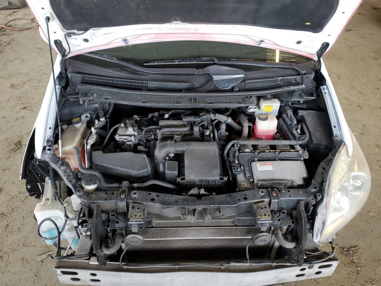2012 Toyota Prius - Image 11