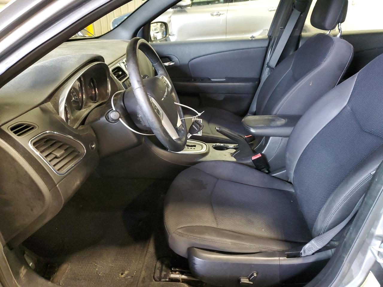 2013 Chrysler 200 - Image 7