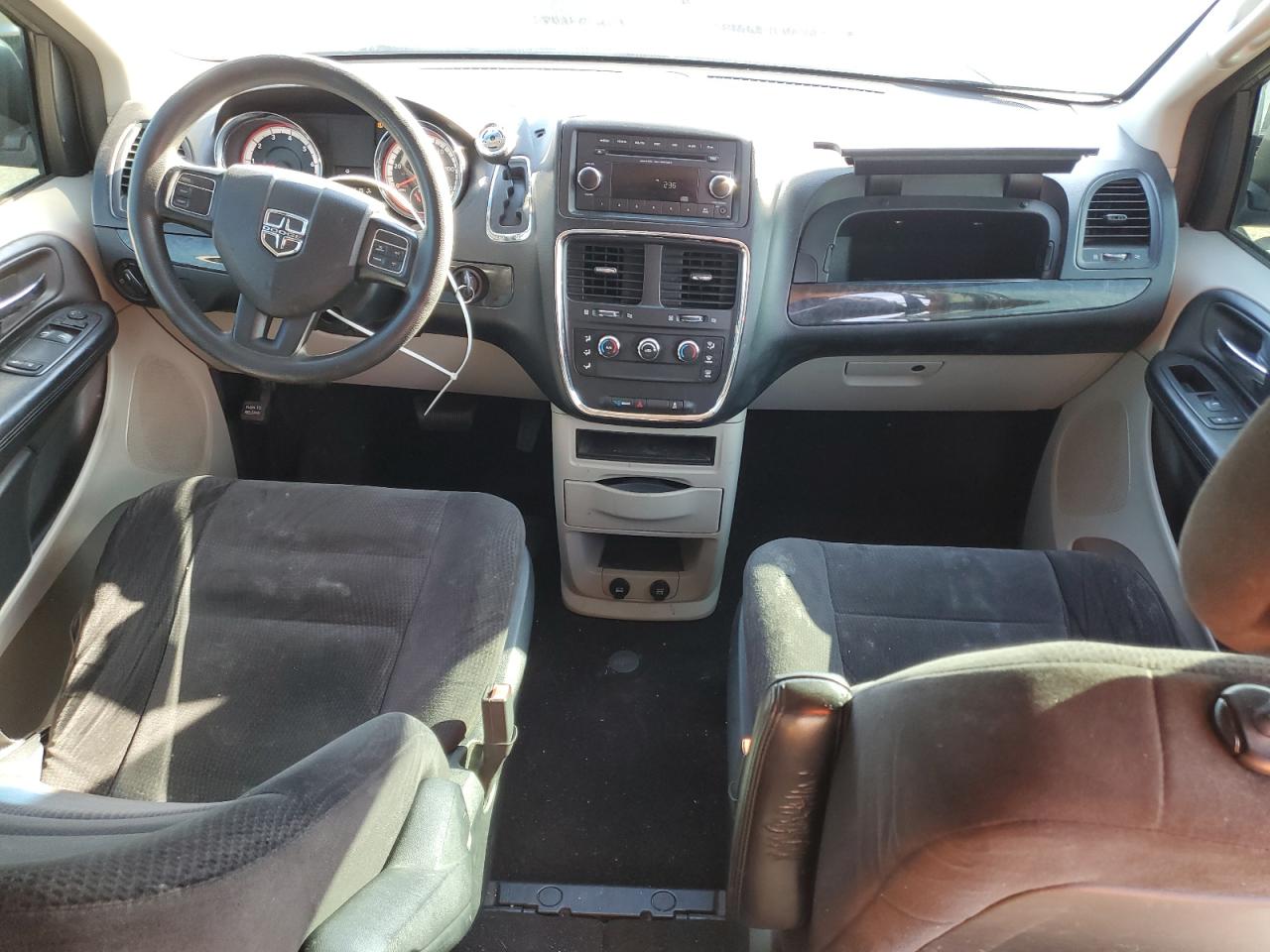 2014 Dodge Caravan - Image 8