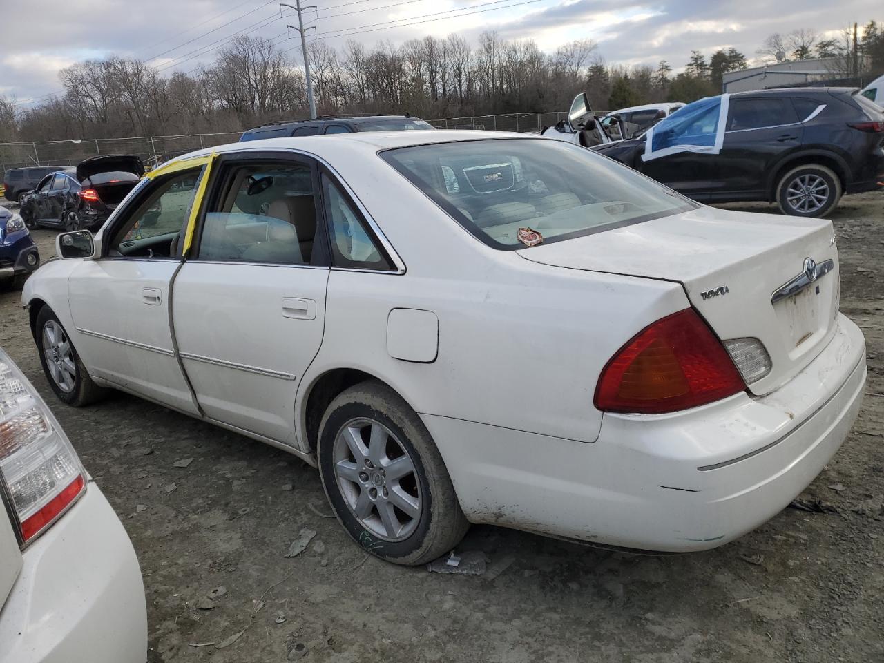2001 Toyota Avalon - Image 2