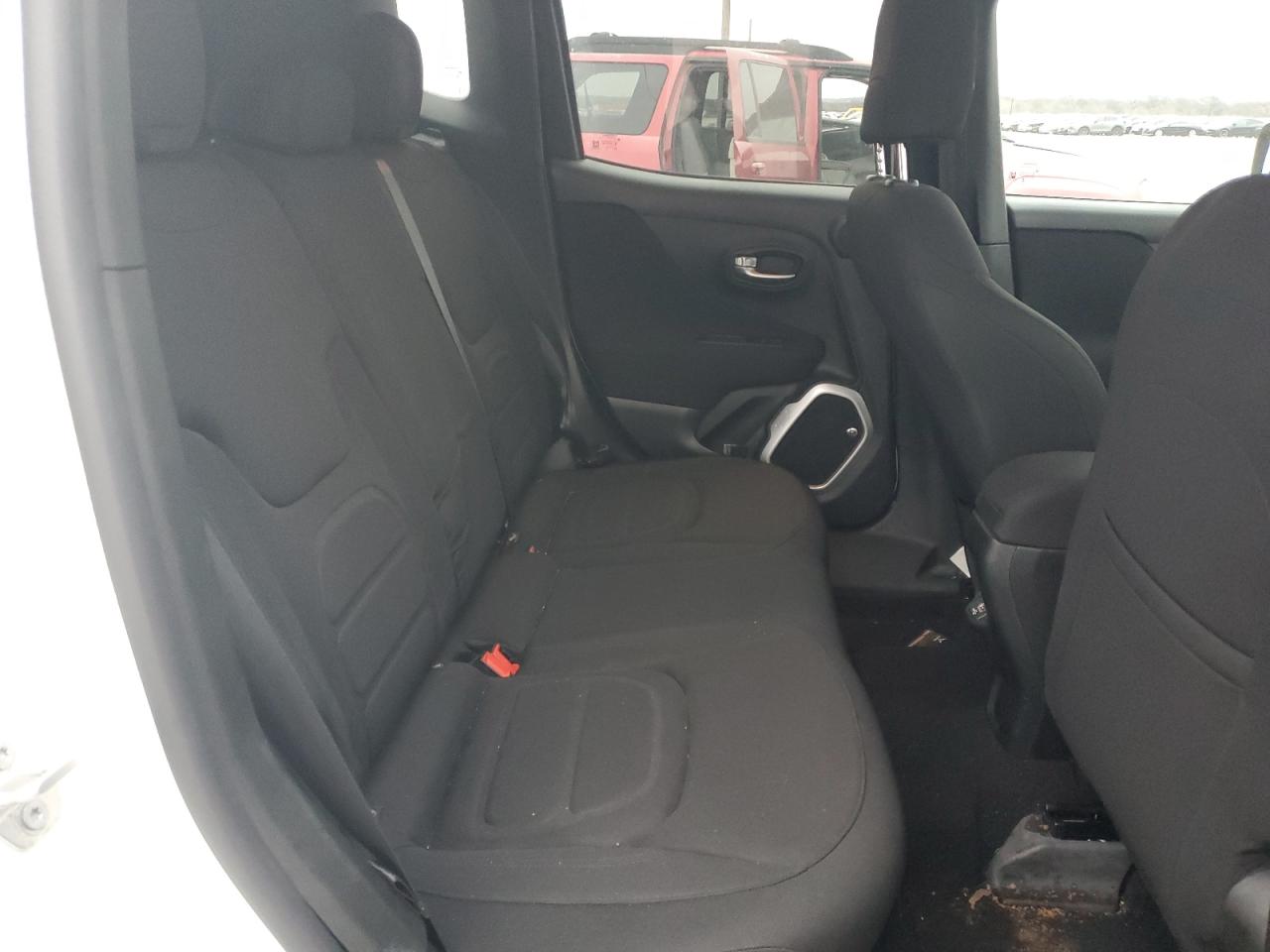 2018 Jeep Renegade - Image 11