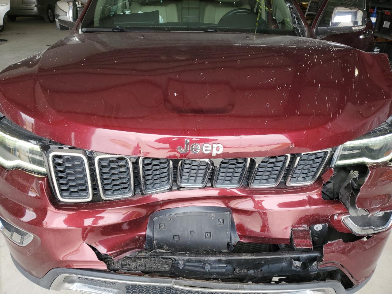 2017 Jeep Grand Cherokee - Image 12
