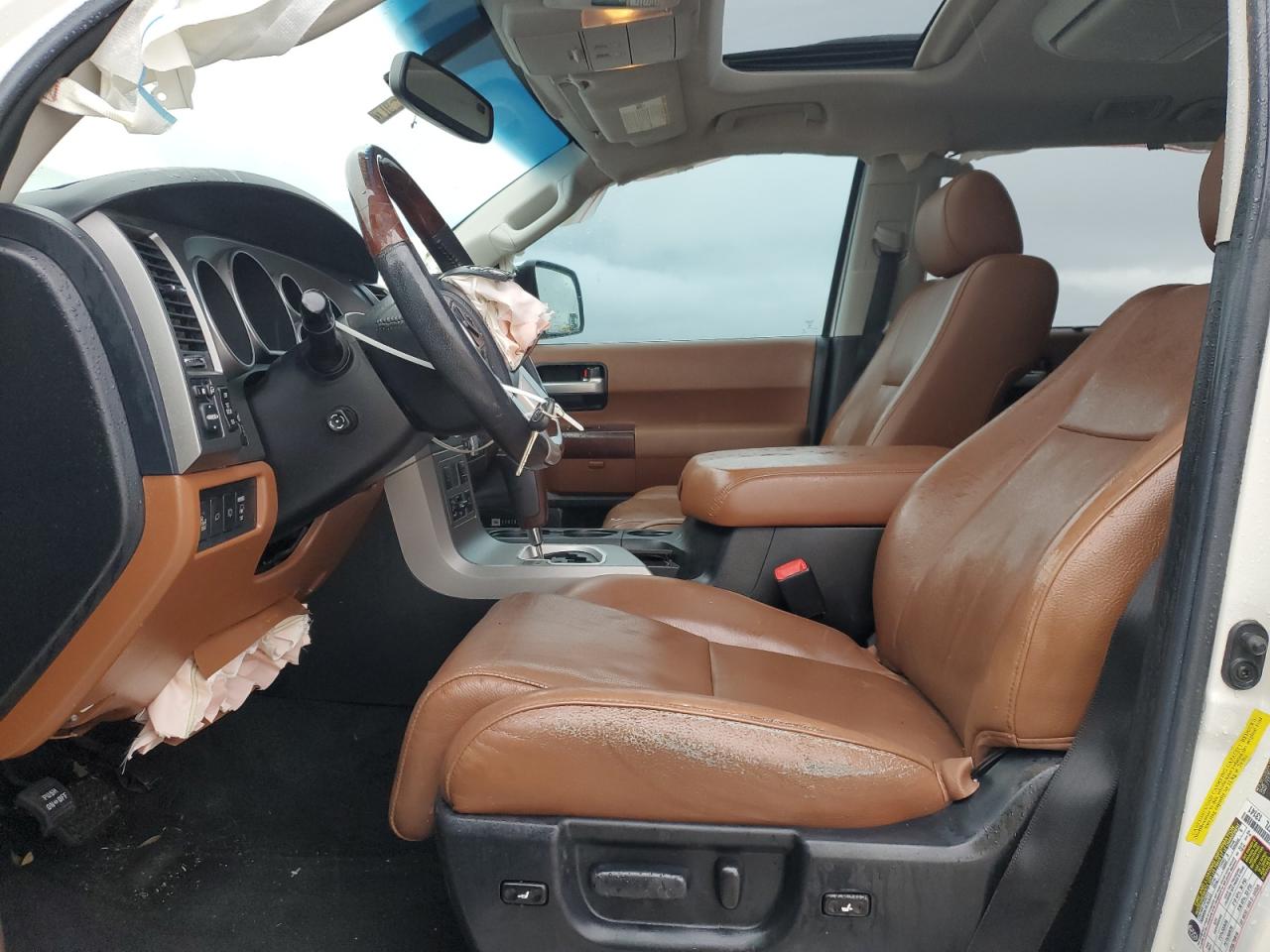 2015 Toyota Sequoia - Image 7