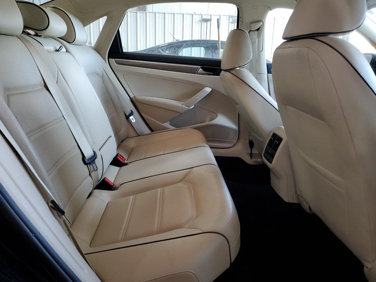 2016 Volkswagen Passat - Image 10