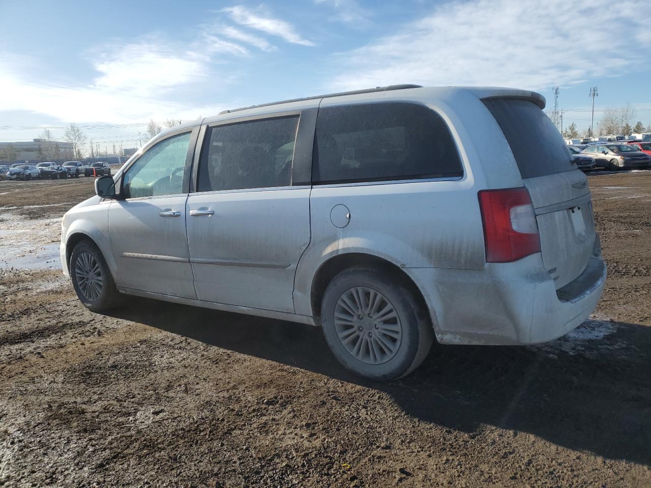 2014 Chrysler Town & Country - Image 2