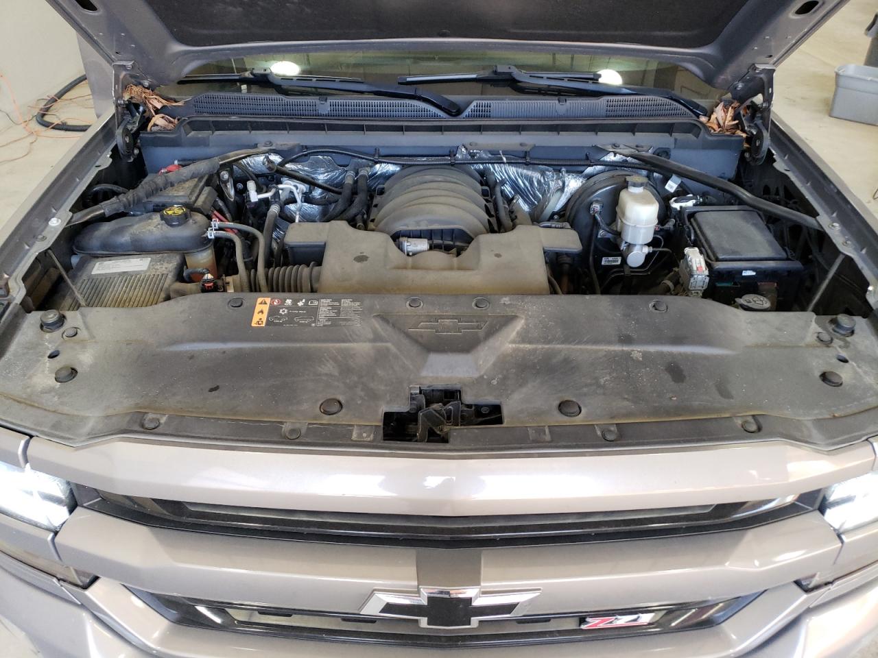 2017 Chevrolet Silverado - Image 11
