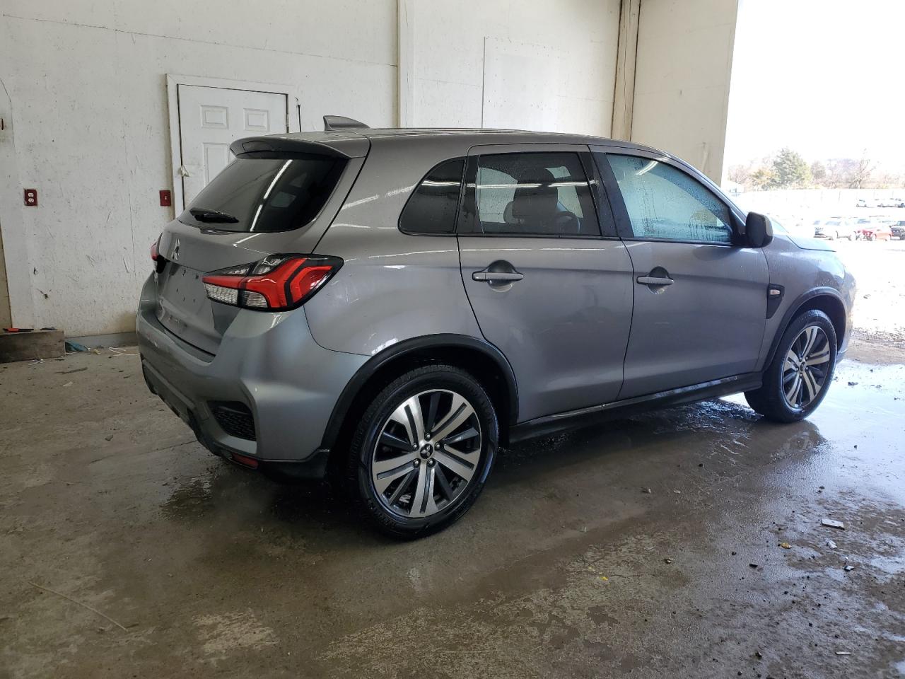 2020 Mitsubishi Outlander - Image 3
