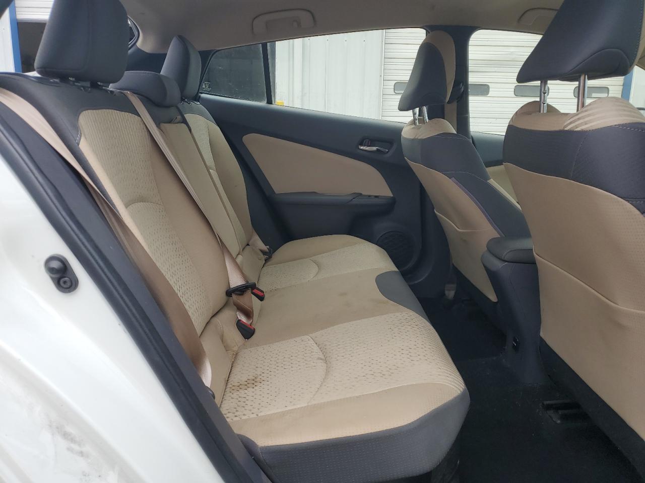 2016 Toyota Prius - Image 10