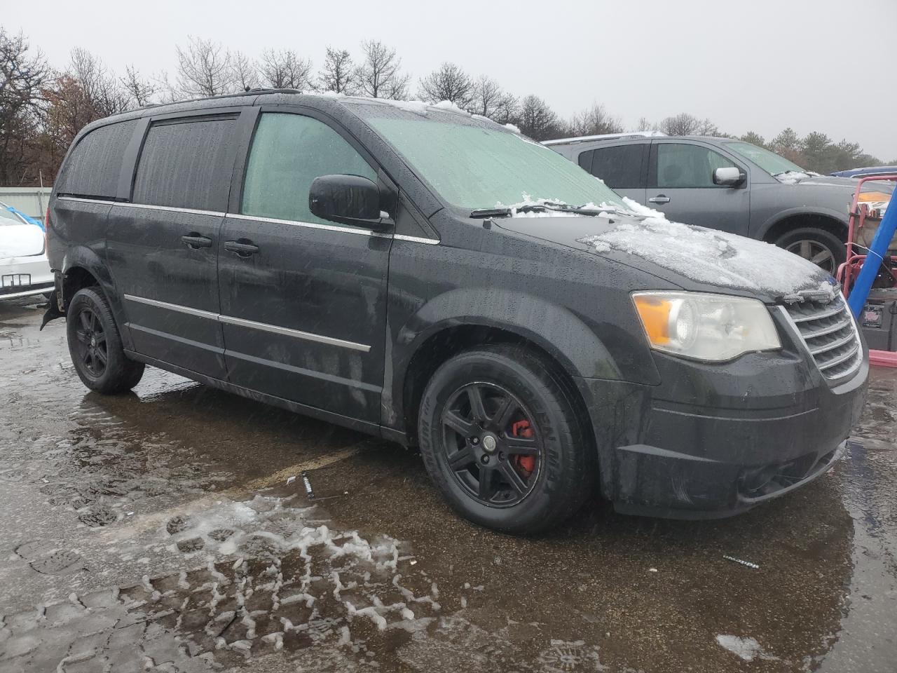 2009 Chrysler Town & Country - Image 4