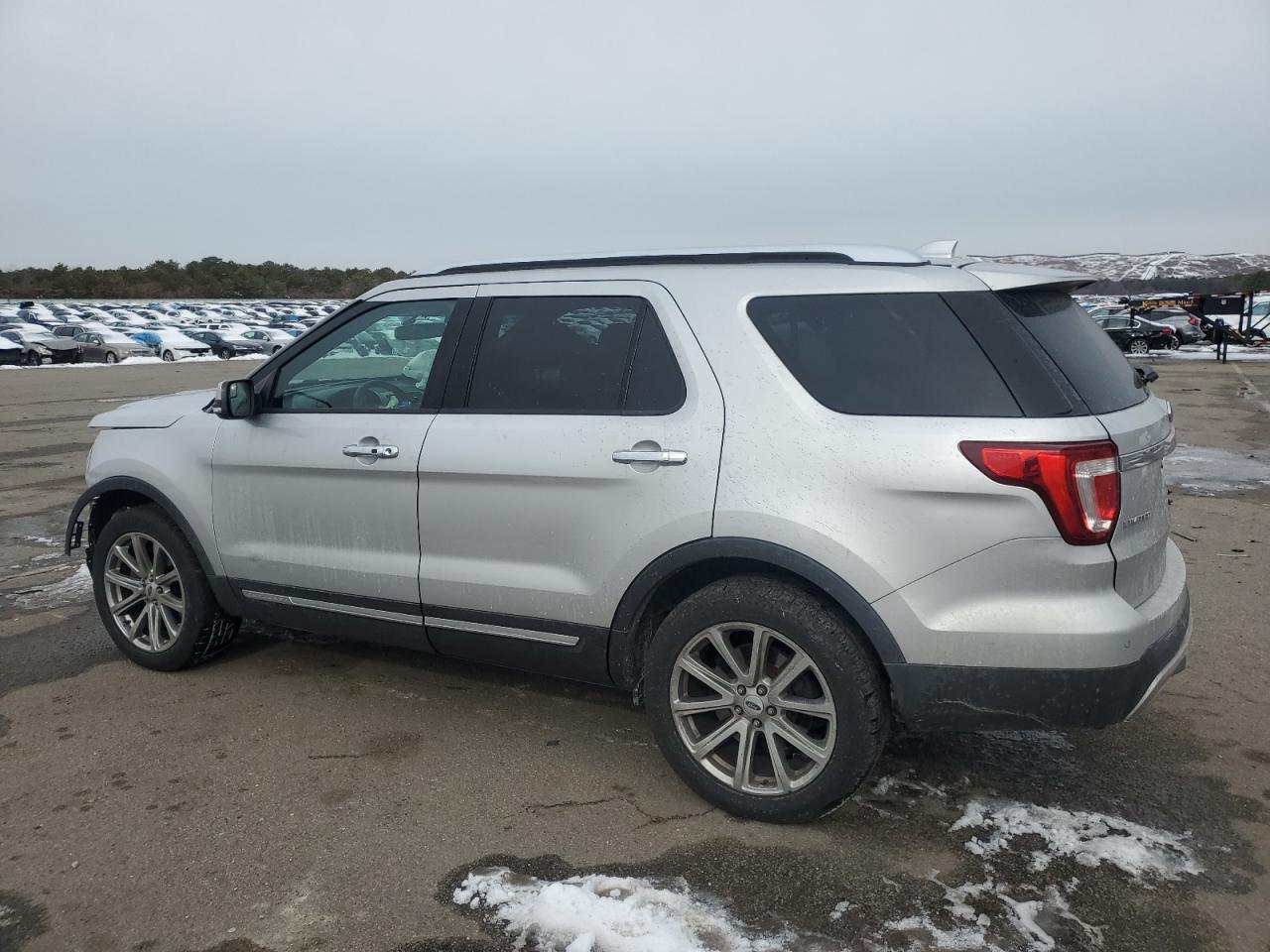 2016 Ford Explorer - Image 2