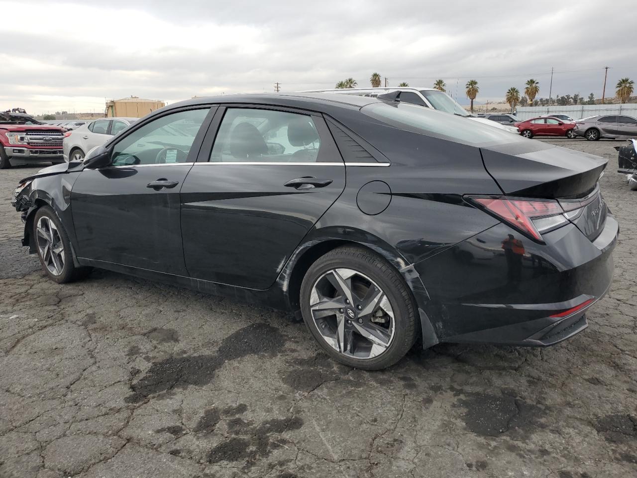 2022 Hyundai Elantra - Image 2