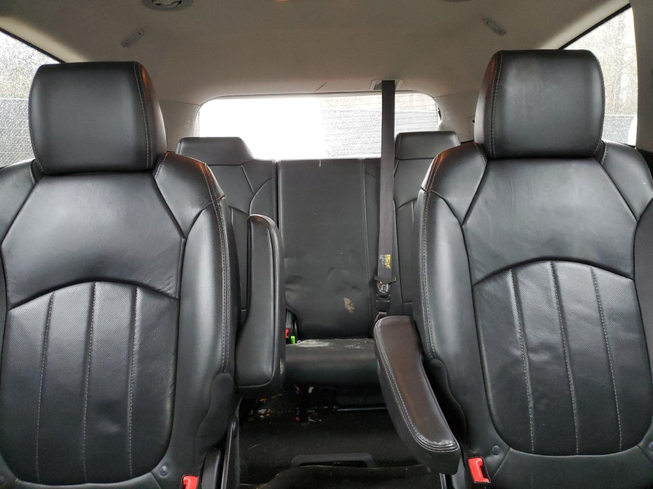 2015 Chevrolet Traverse - Image 10