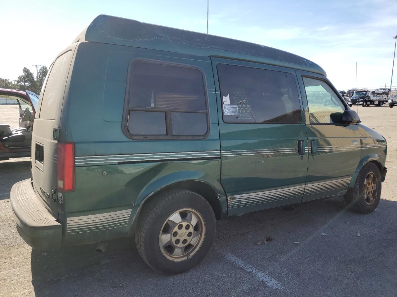 2003 Chevrolet Astro - Image 3