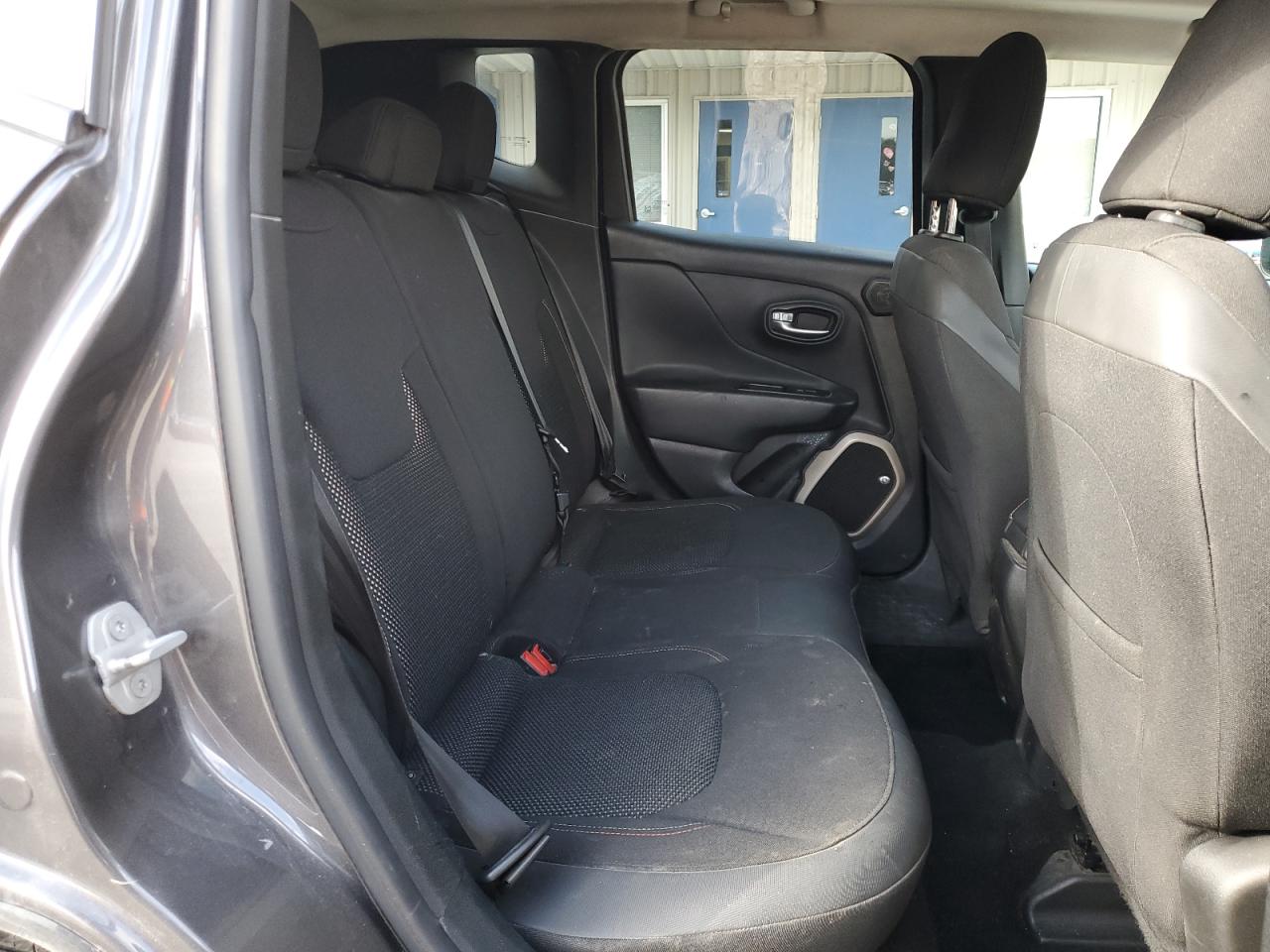 2016 Jeep Renegade - Image 12