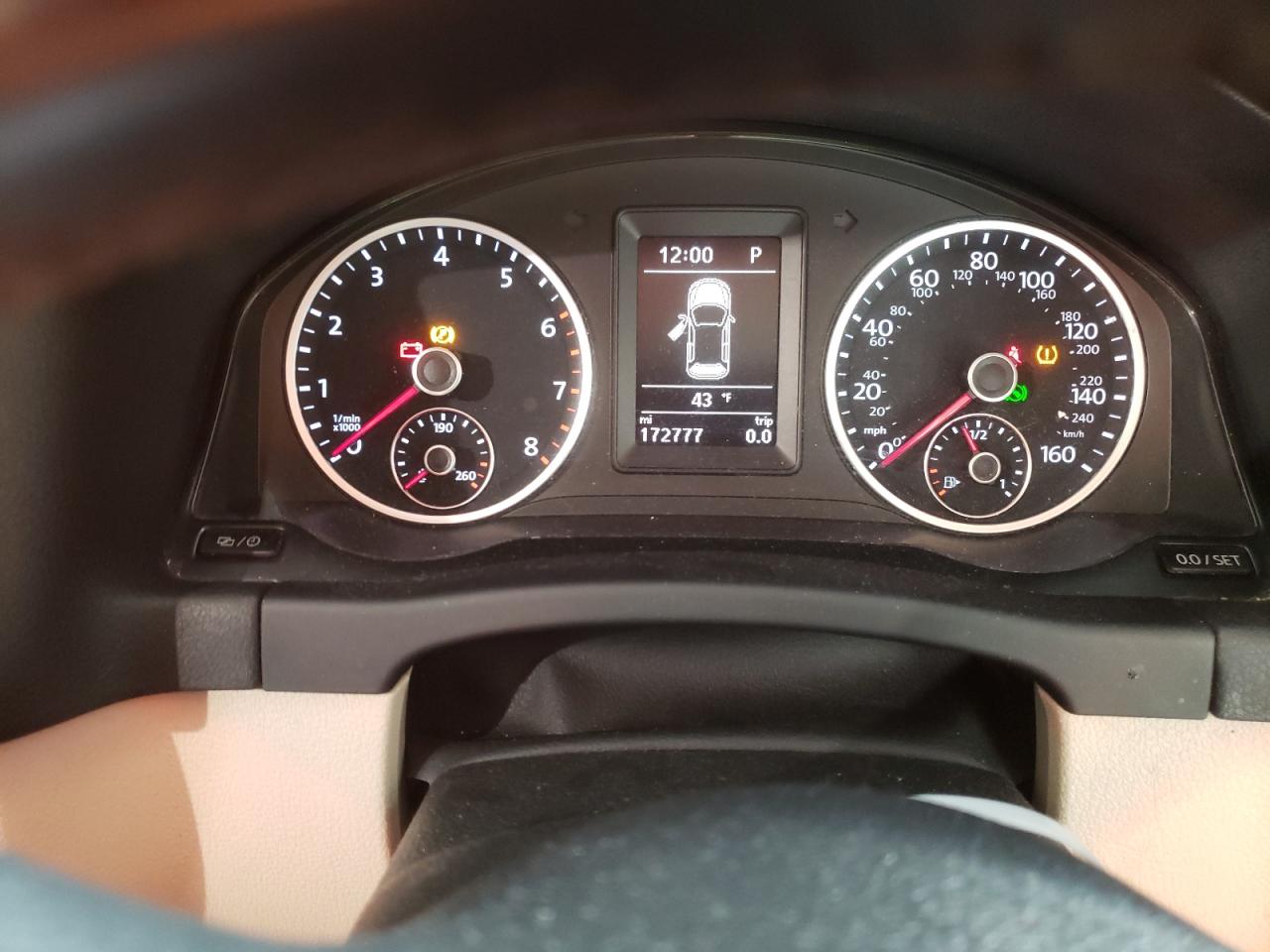 2015 Volkswagen Tiguan - Image 9