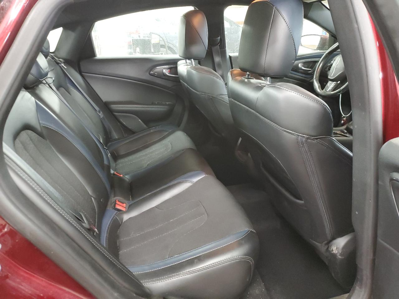 2015 Chrysler 200 - Image 10