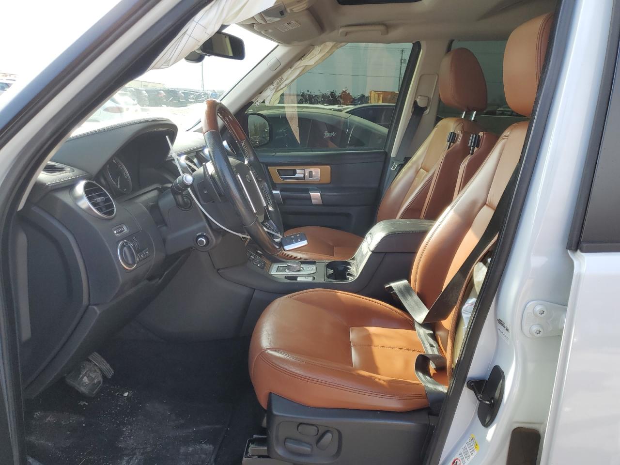 2016 Land Rover LR4 - Image 7