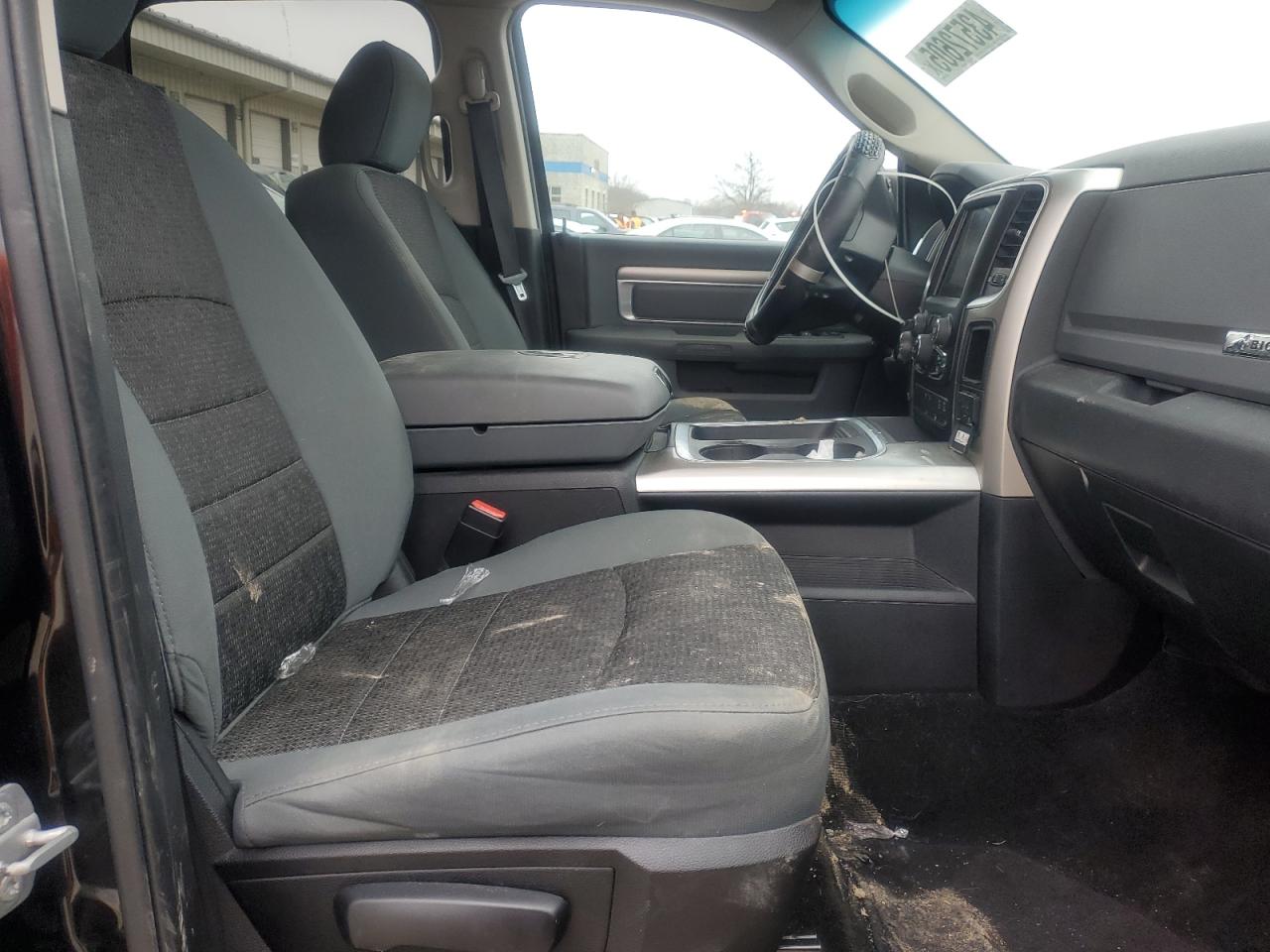 2016 RAM 1500 - Image 7