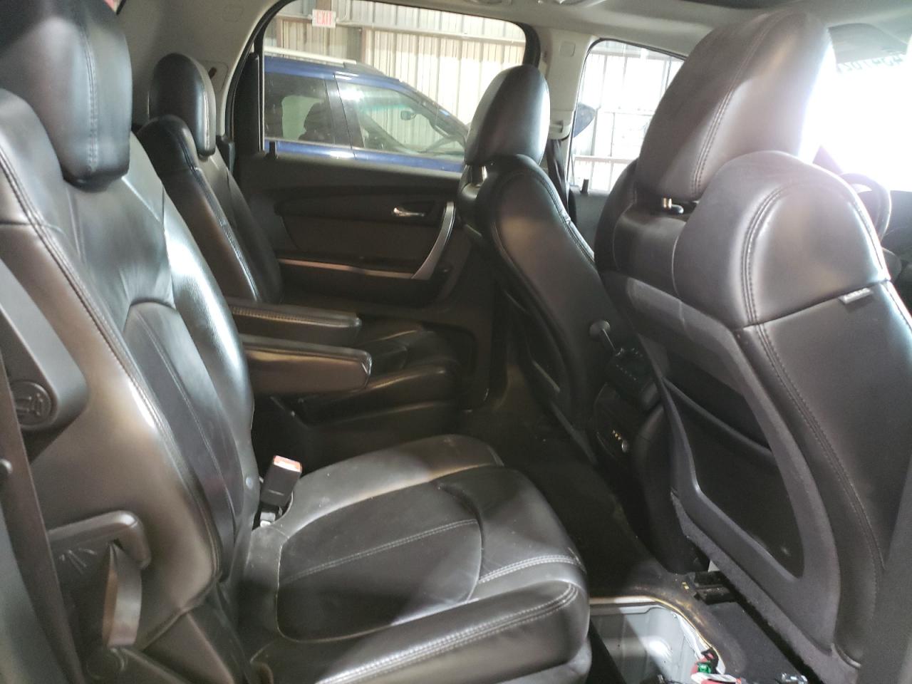 2010 GMC Acadia - Image 11