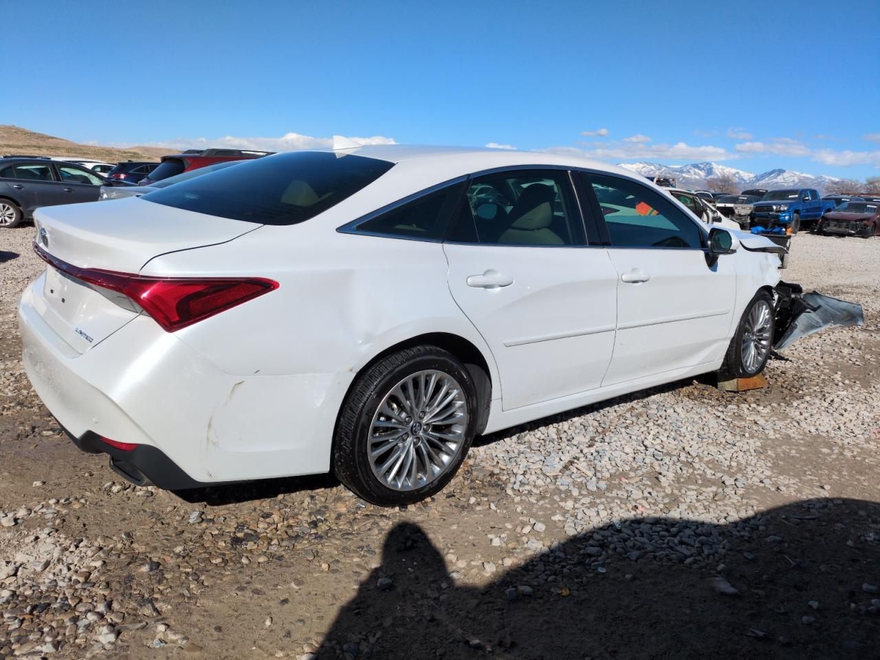 2019 Toyota Avalon - Image 3