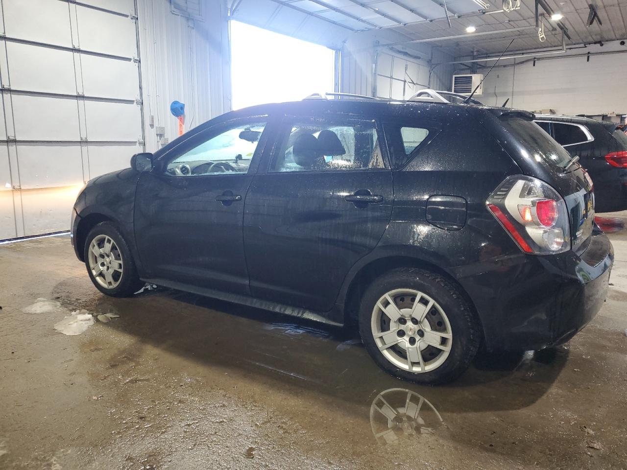 2009 Pontiac Vibe - Image 2