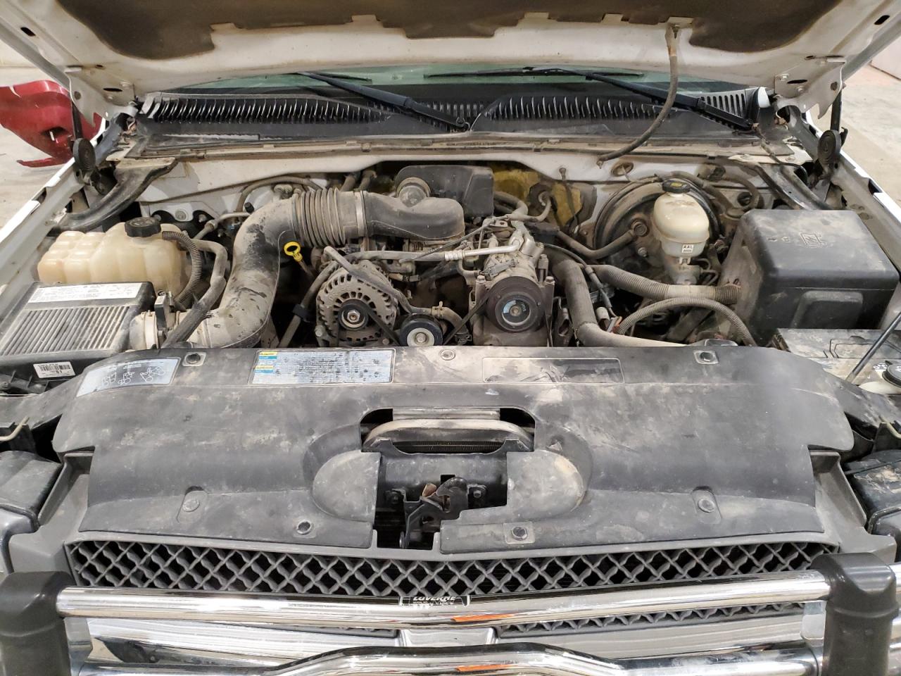 2005 Chevrolet Silverado - Image 11