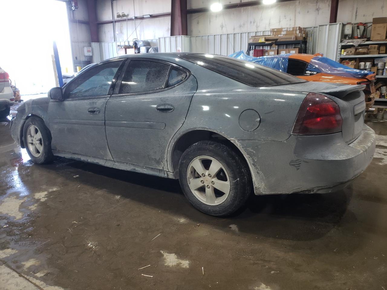 2006 Pontiac Grand Prix - Image 2