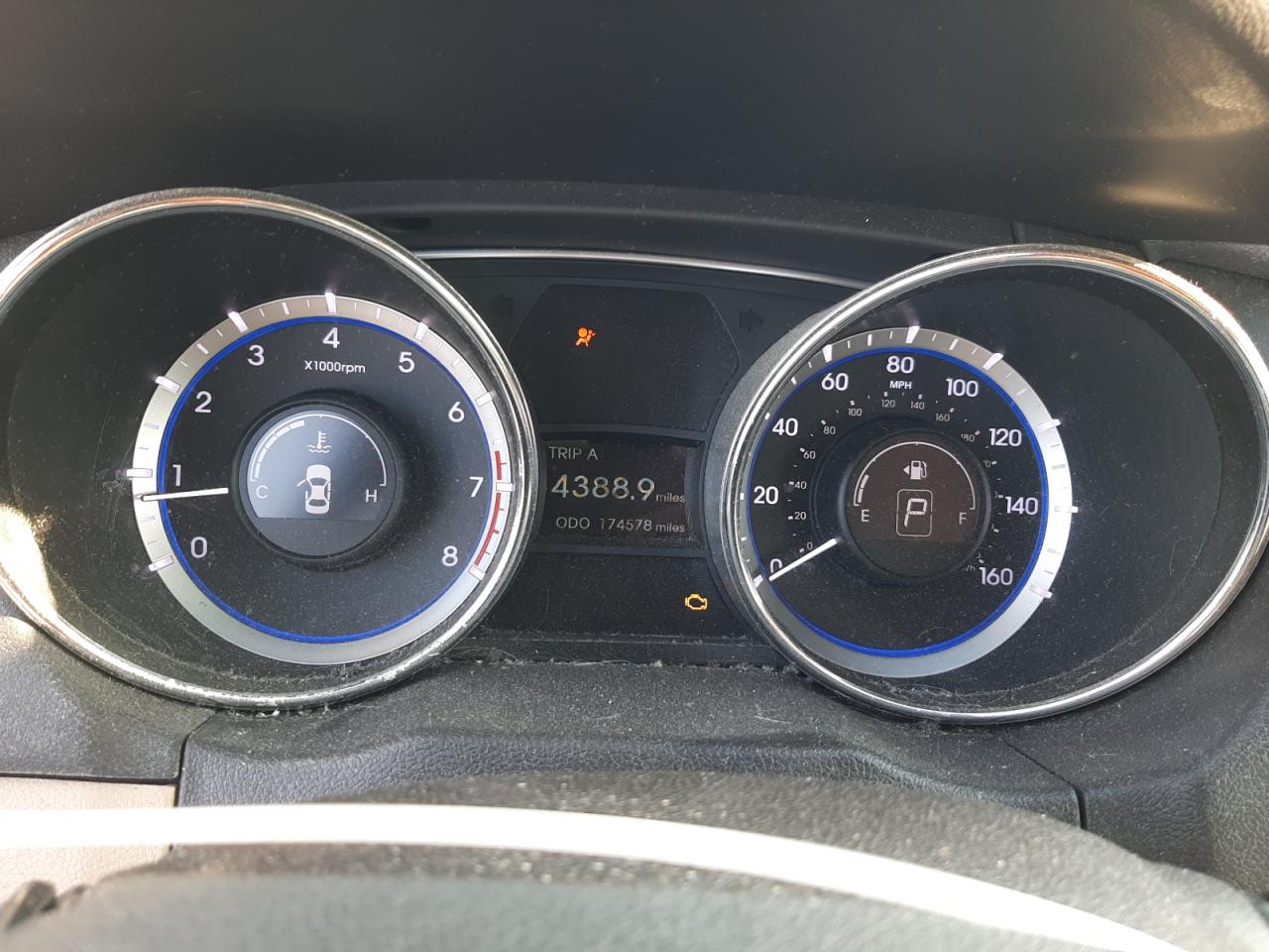 2011 Hyundai Sonata - Image 9