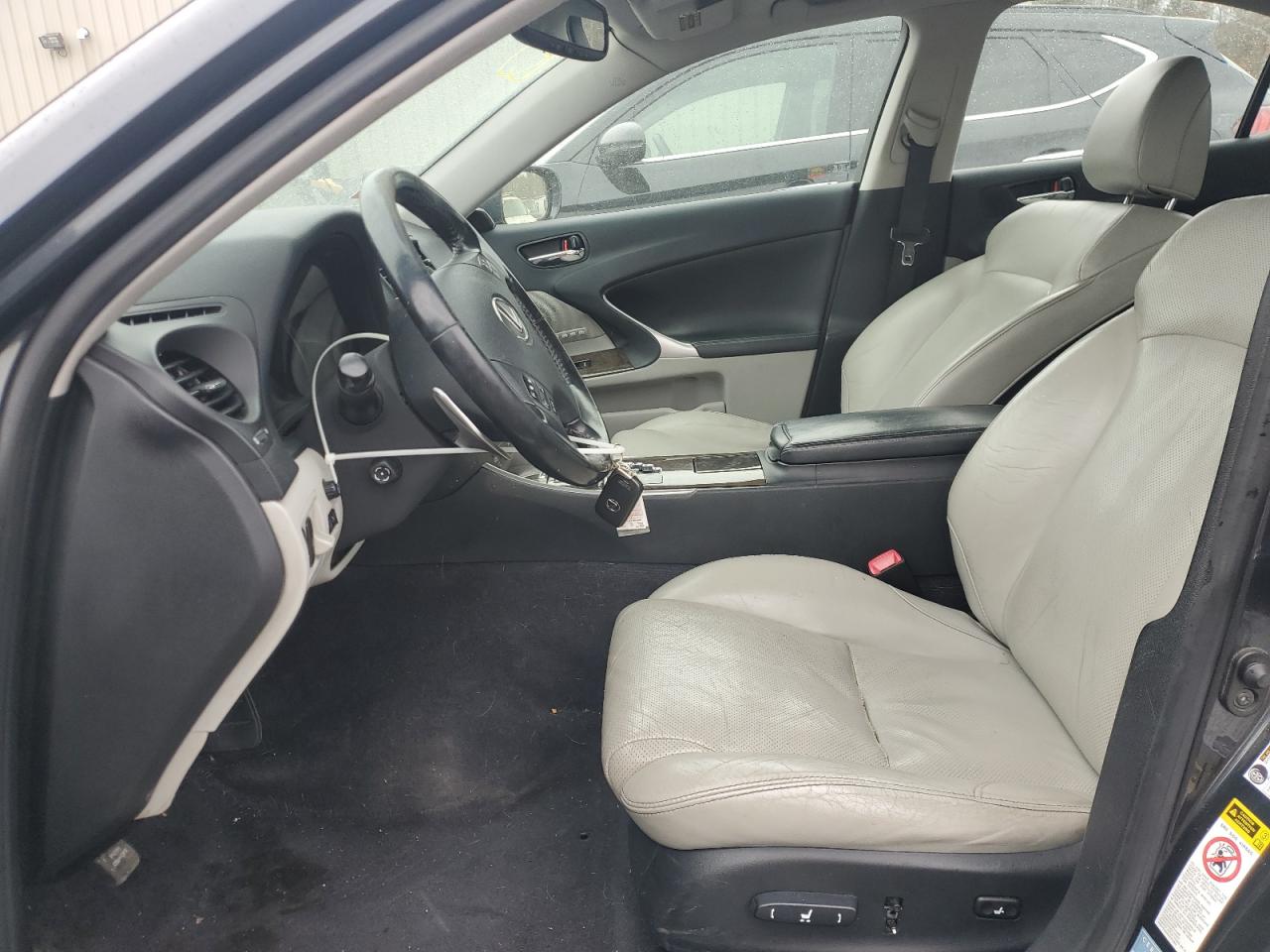 2010 Lexus IS - Image 7