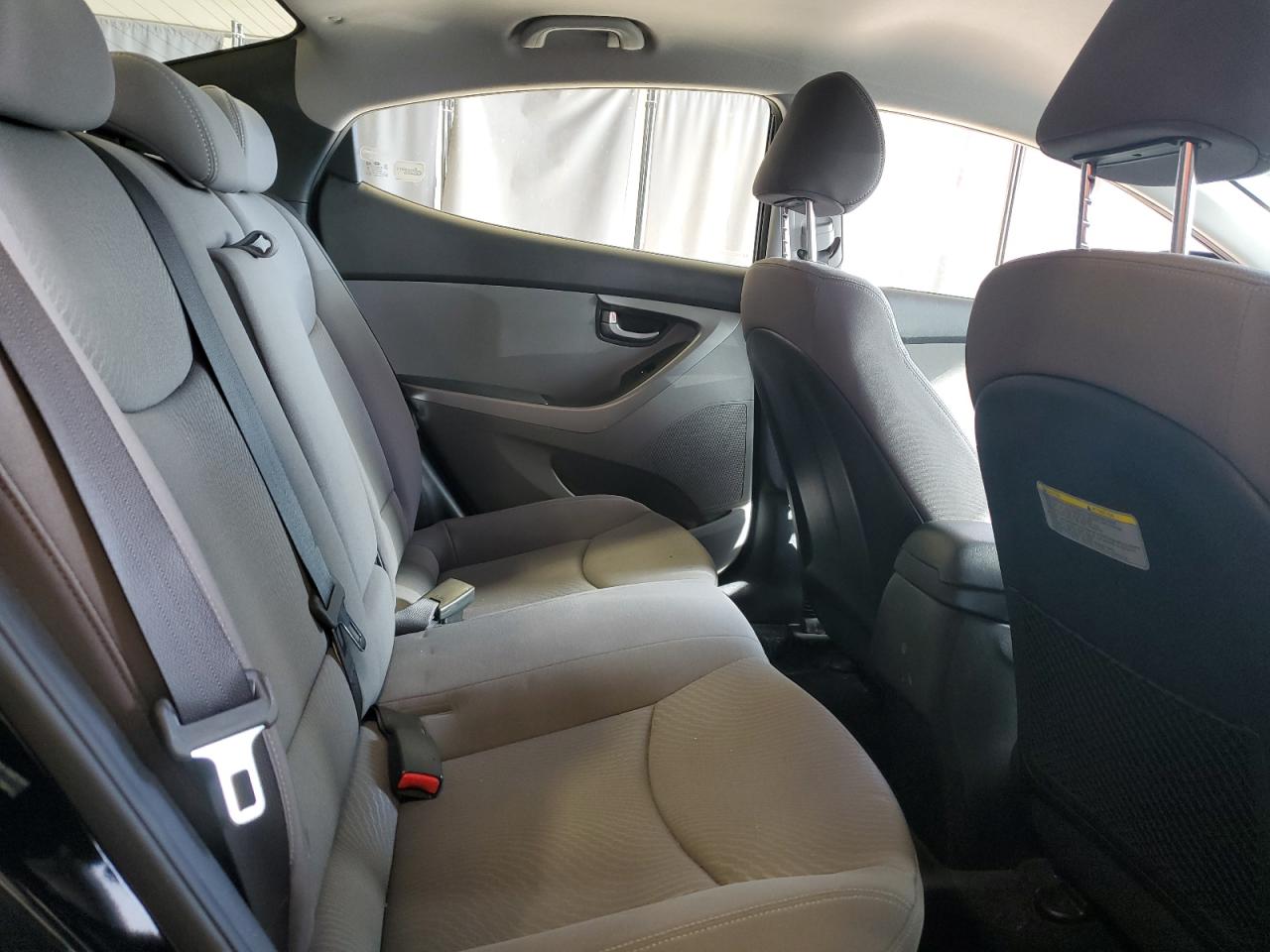2015 Hyundai Elantra - Image 10