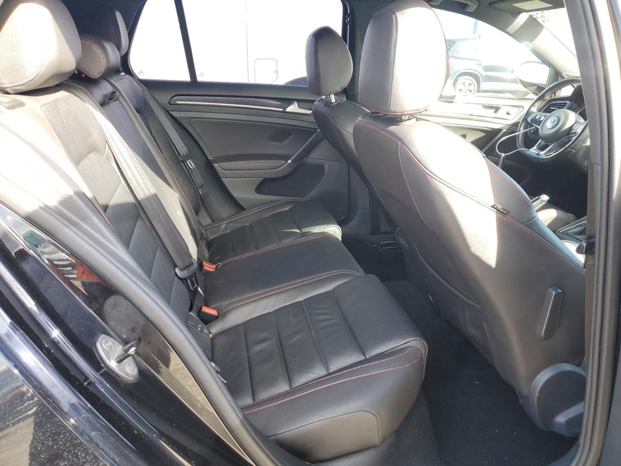 2015 Volkswagen GTI - Image 10