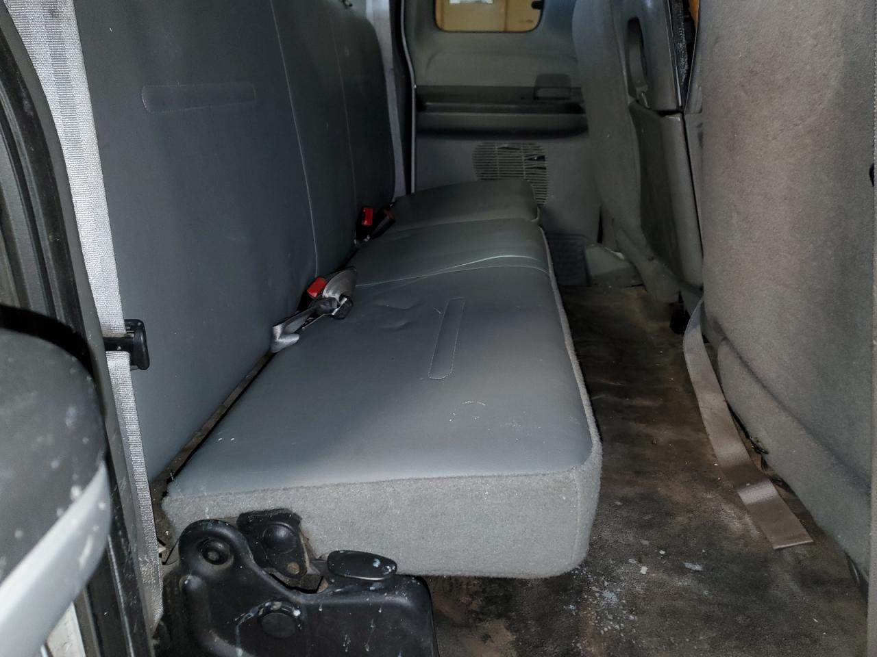 2006 Ford F250 - Image 10