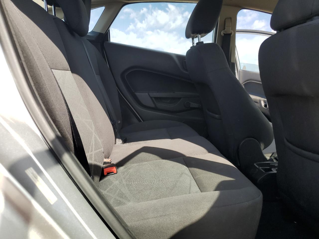 2015 Ford Fiesta - Image 10