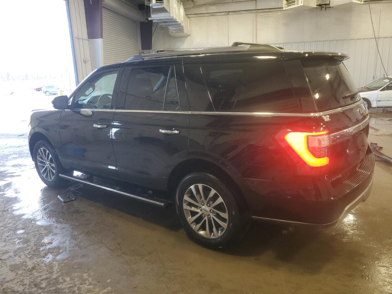 2018 Ford Expedition - Image 2