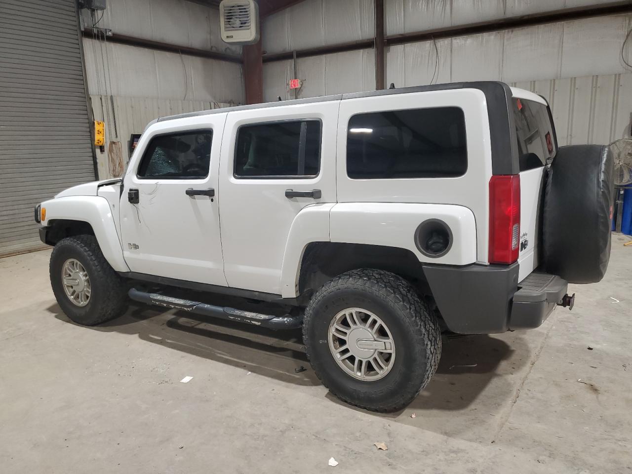 2009 Hummer H3 - Image 2