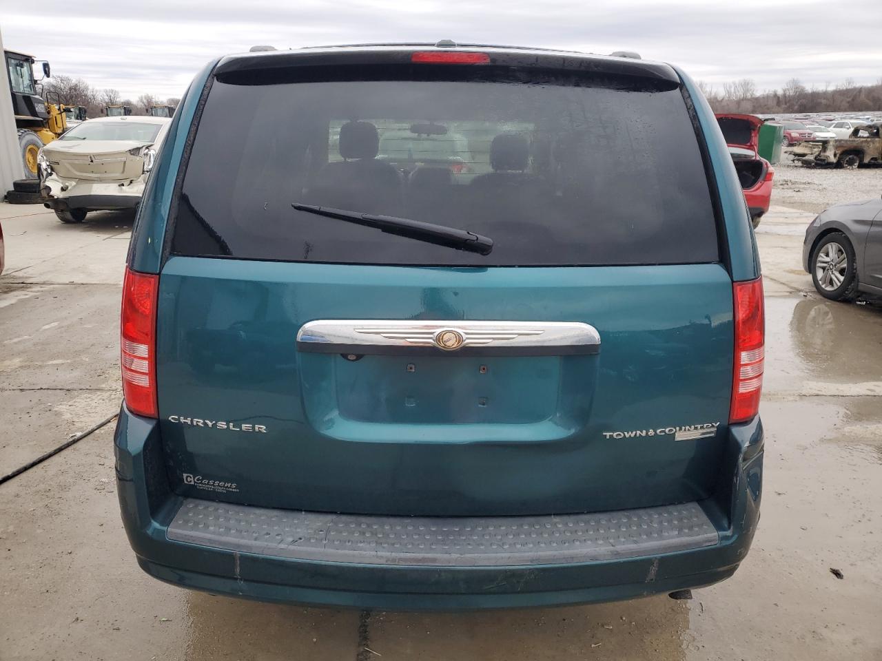 2009 Chrysler Town & Country - Image 6