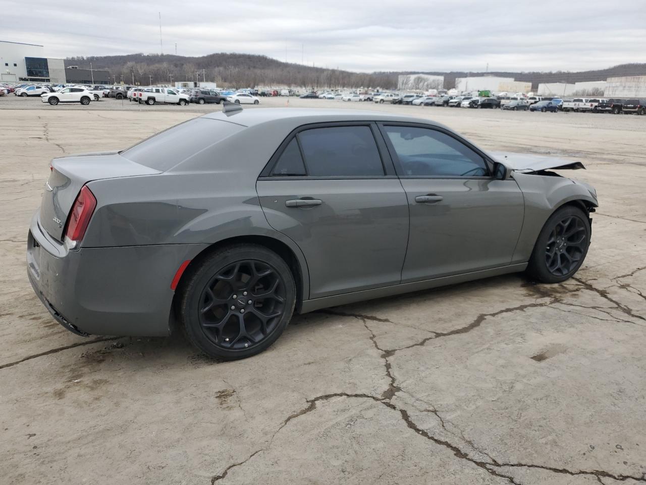 2019 Chrysler 300 - Image 3