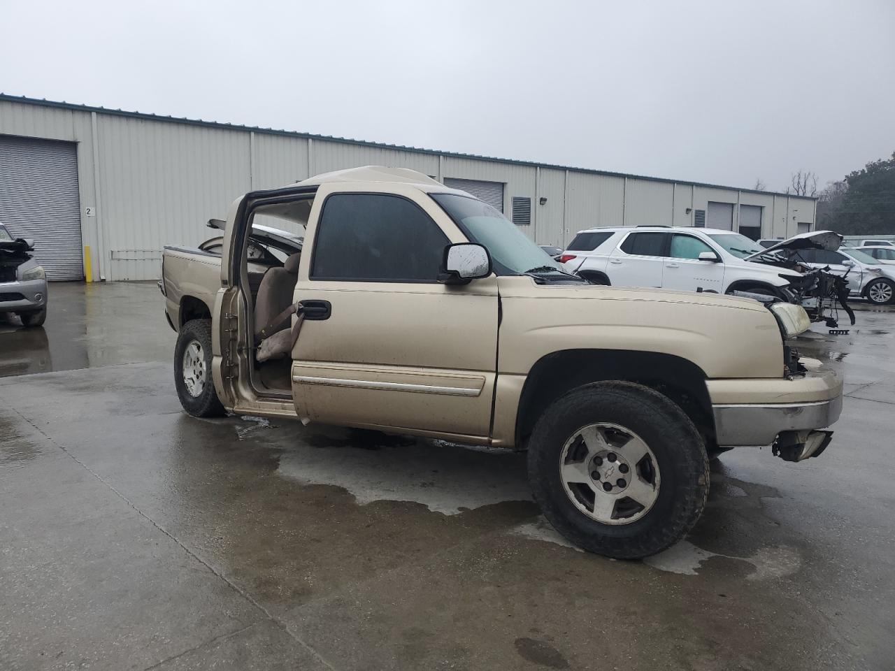 2006 Chevrolet Silverado - Image 4