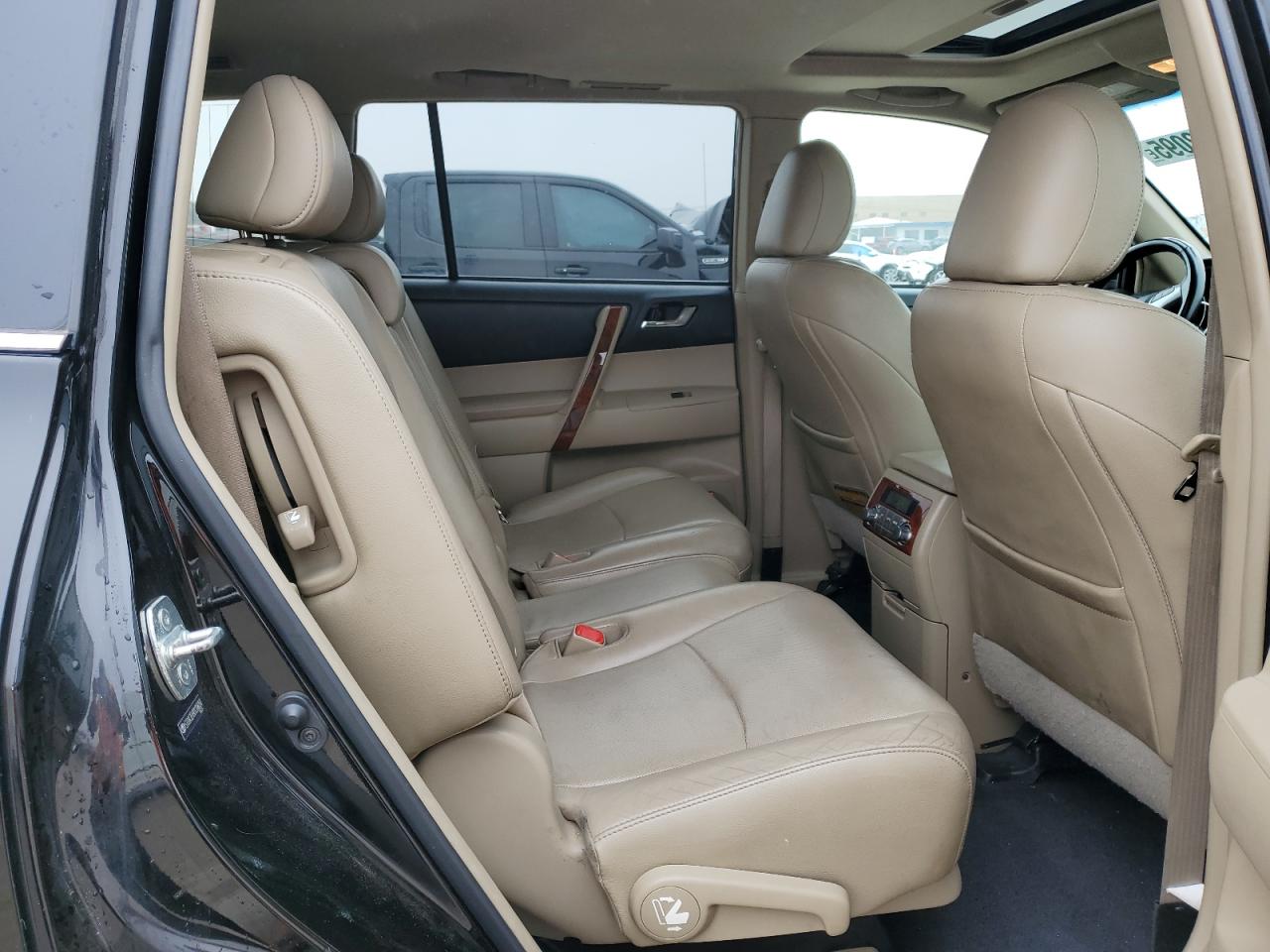 2013 Toyota Highlander - Image 11