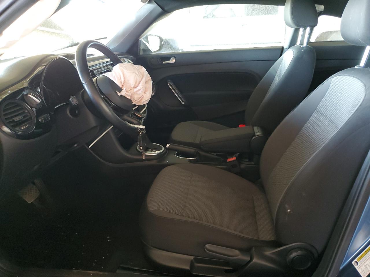 2019 Volkswagen Beetle - Image 7