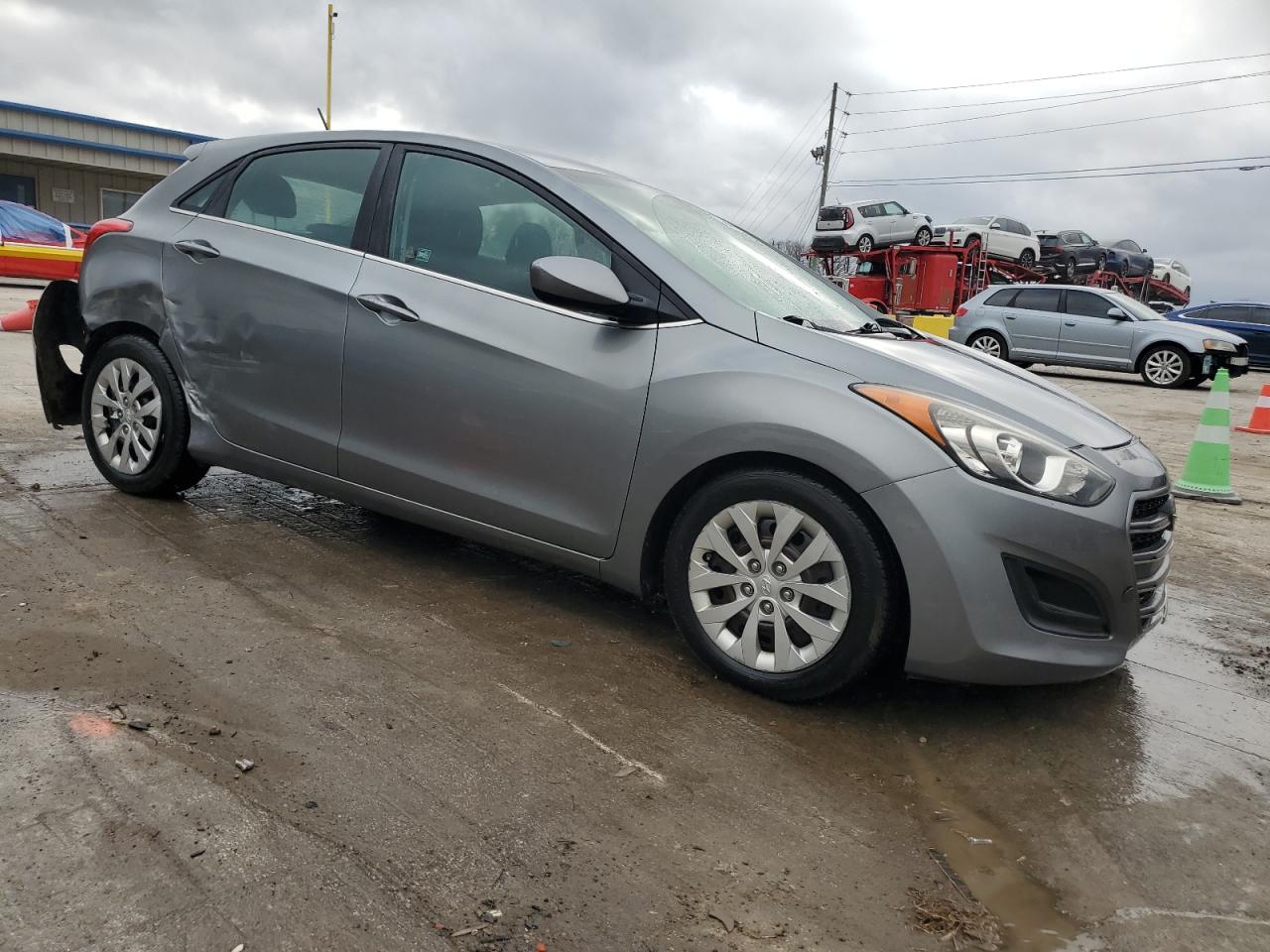 2017 Hyundai Elantra - Image 4