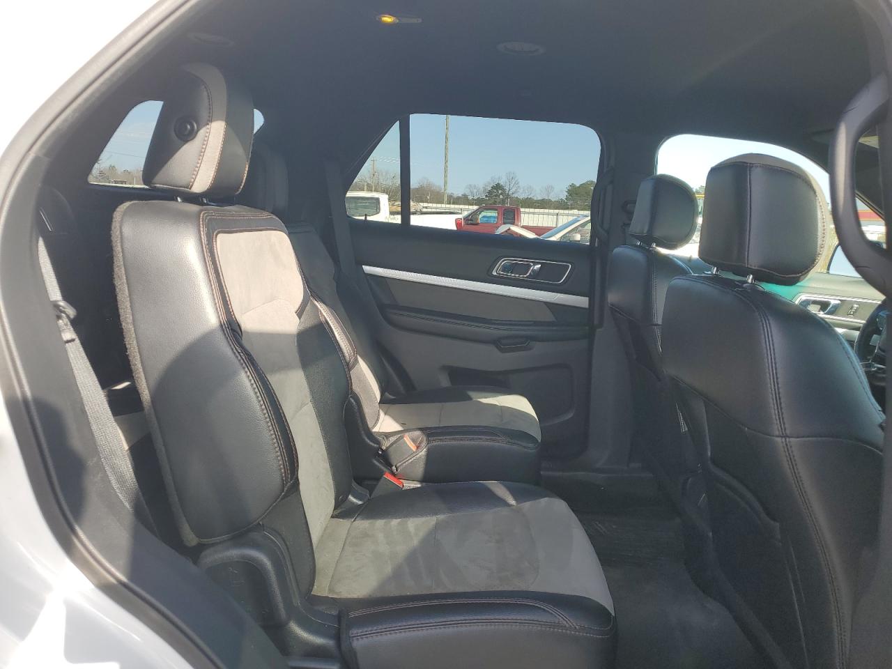 2017 Ford Explorer - Image 11