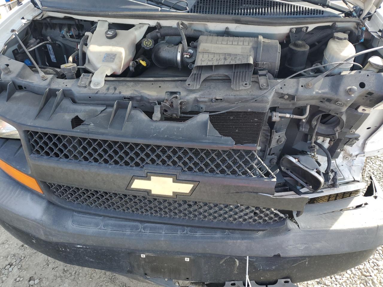 2011 Chevrolet Express - Image 12