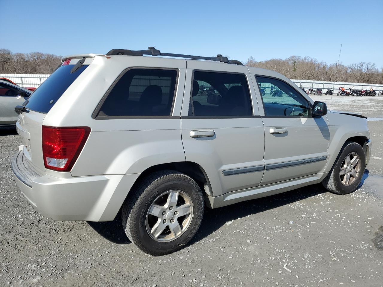 2007 Jeep Grand Cherokee - Image 3