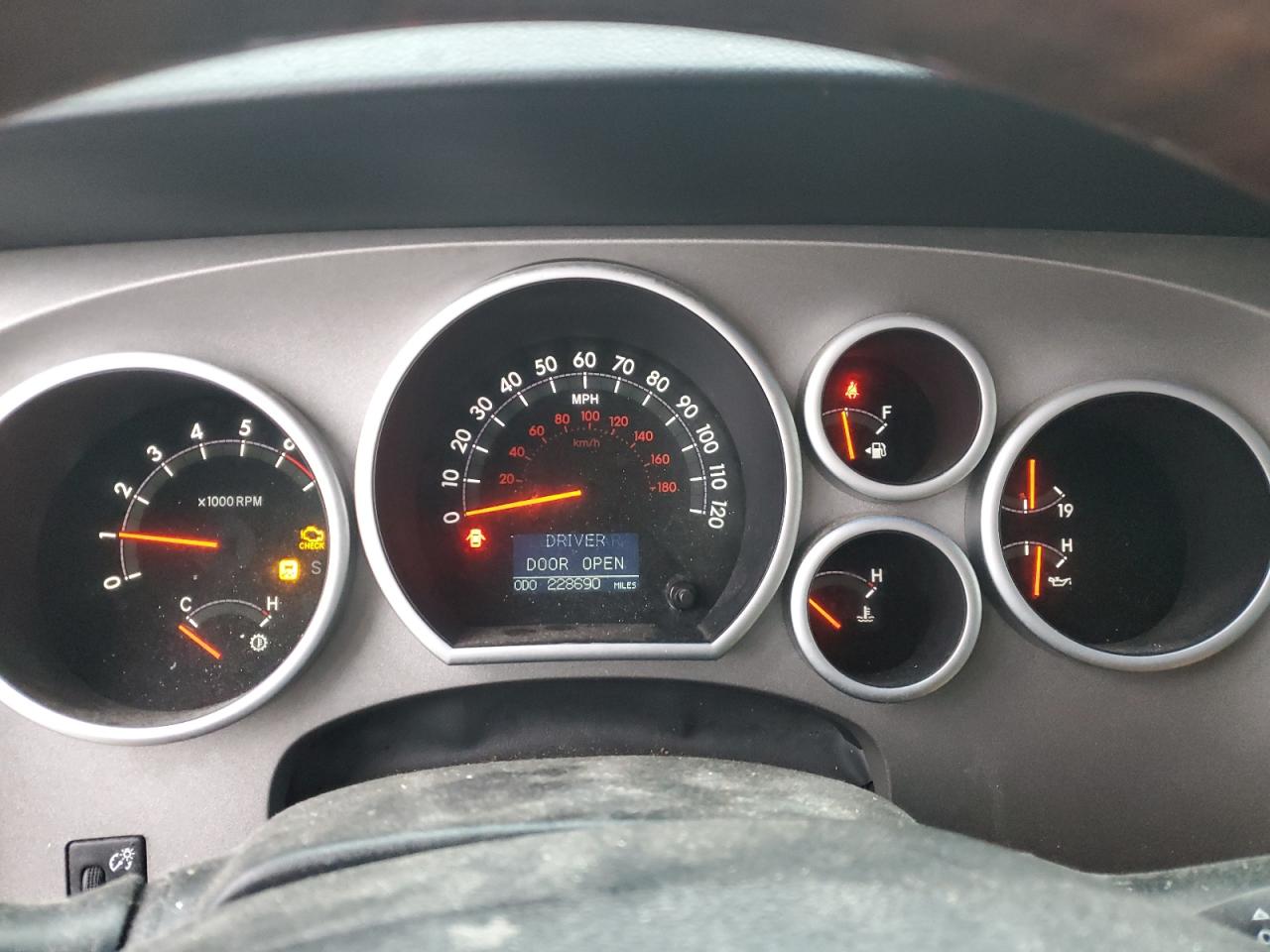 2010 Toyota Tundra - Image 9