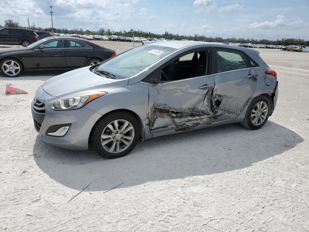 2013 Hyundai Elantra - Image 1