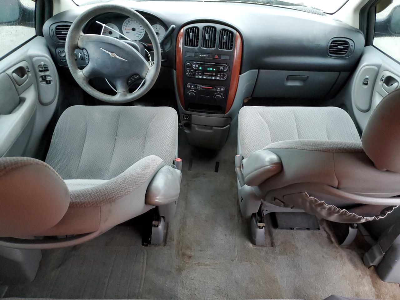 2006 Chrysler Town & Country - Image 8