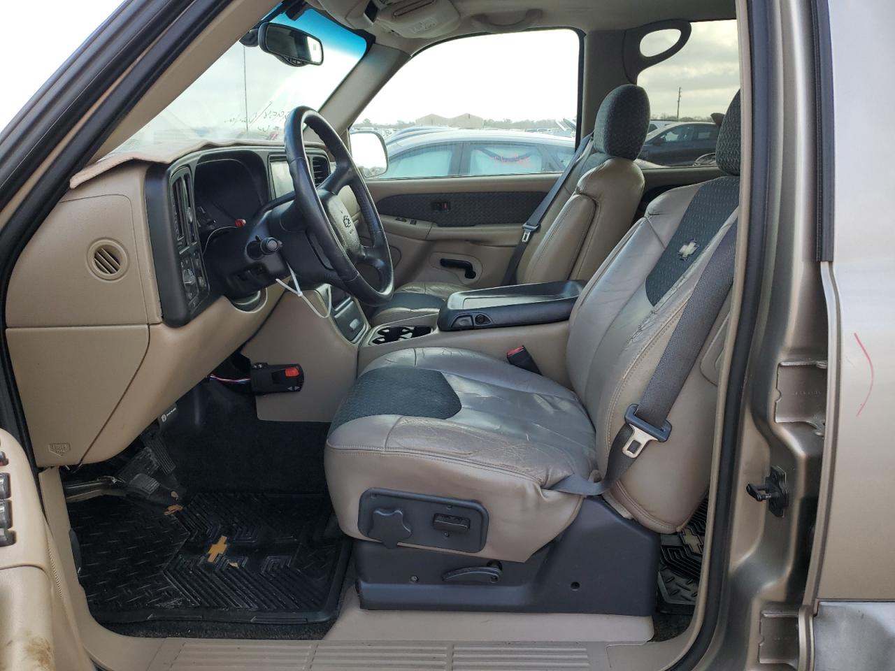 2002 Chevrolet Avalanche - Image 7
