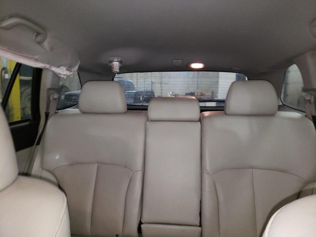 2011 Subaru Outback - Image 10